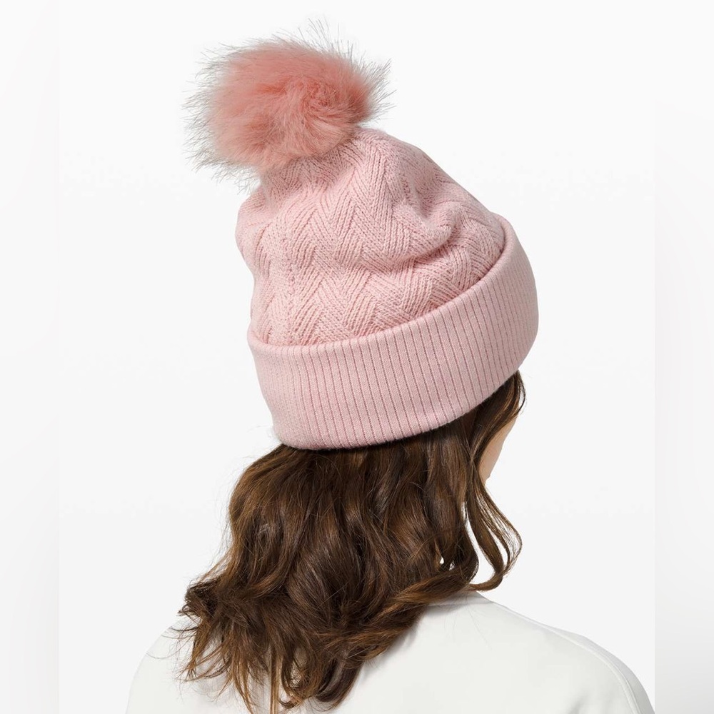 NWT Lululemon Sherpa Weave Pom Beanie - Picture 7 of 8